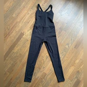 Beyond Yoga Play the Angles Bodysuit size Medium (black)